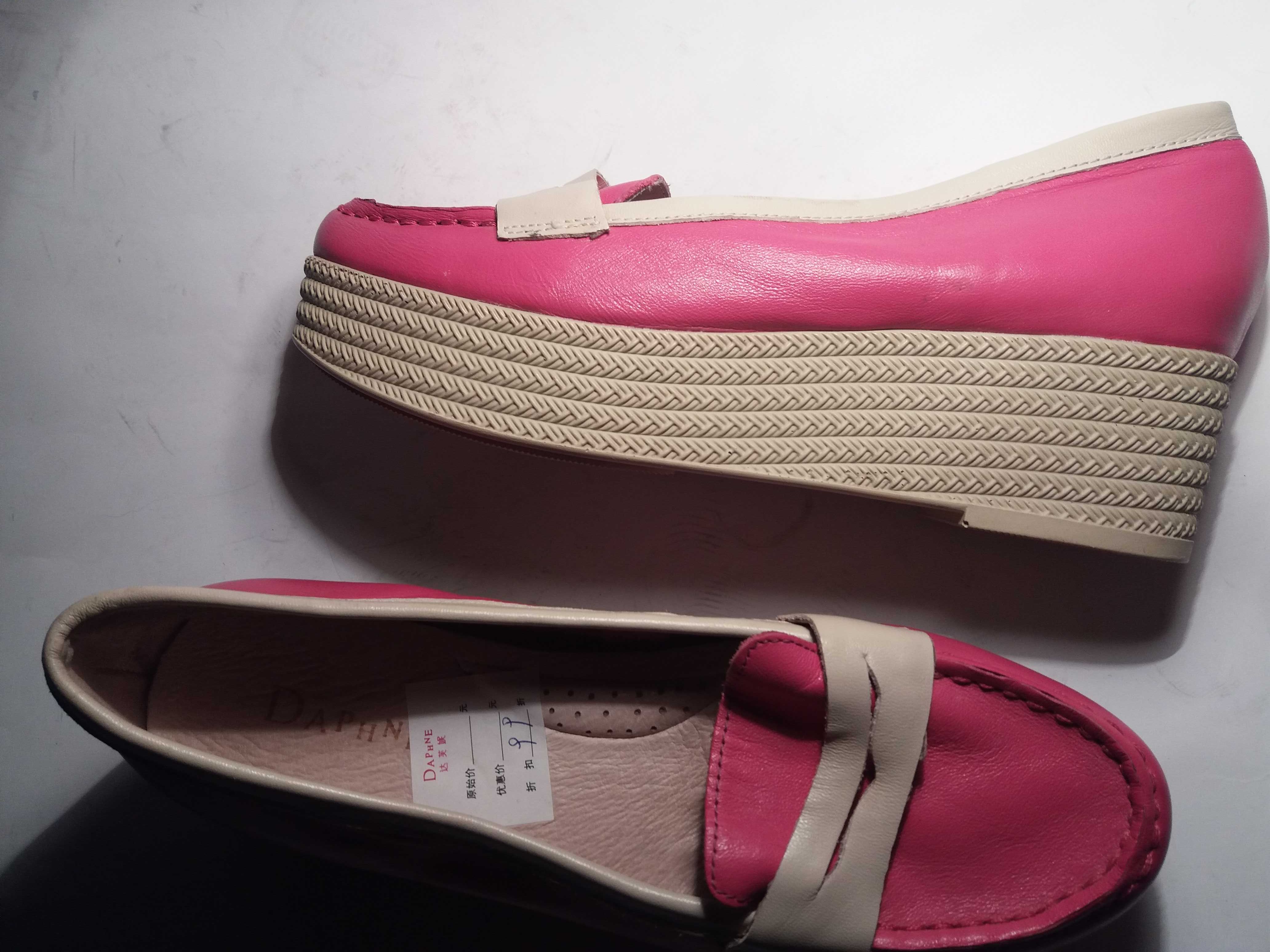 Розовые кожаные женские туфли лоферы Daphne 37р