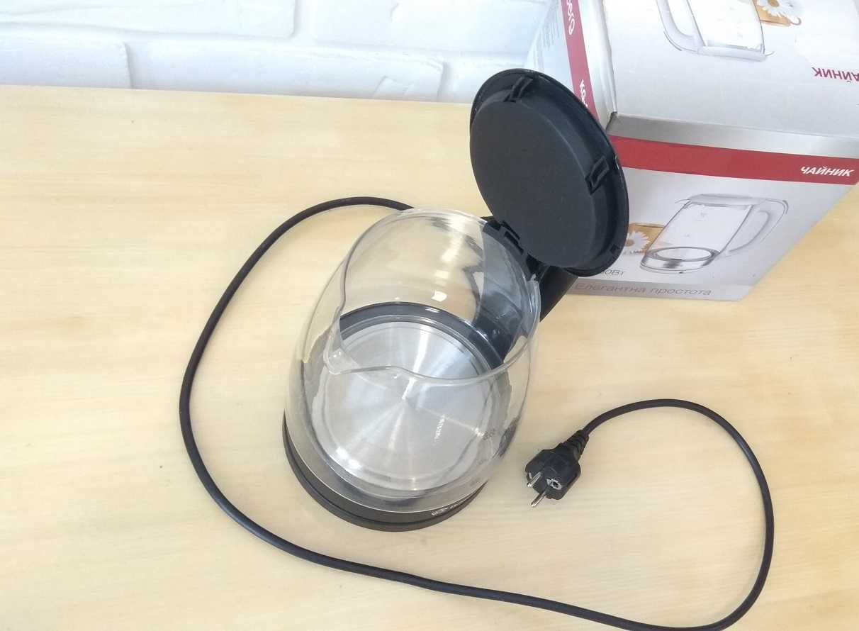 Чайник с длинным кабелем, RGB подсветкой, 2.2 л, 2 кВт Domotec
