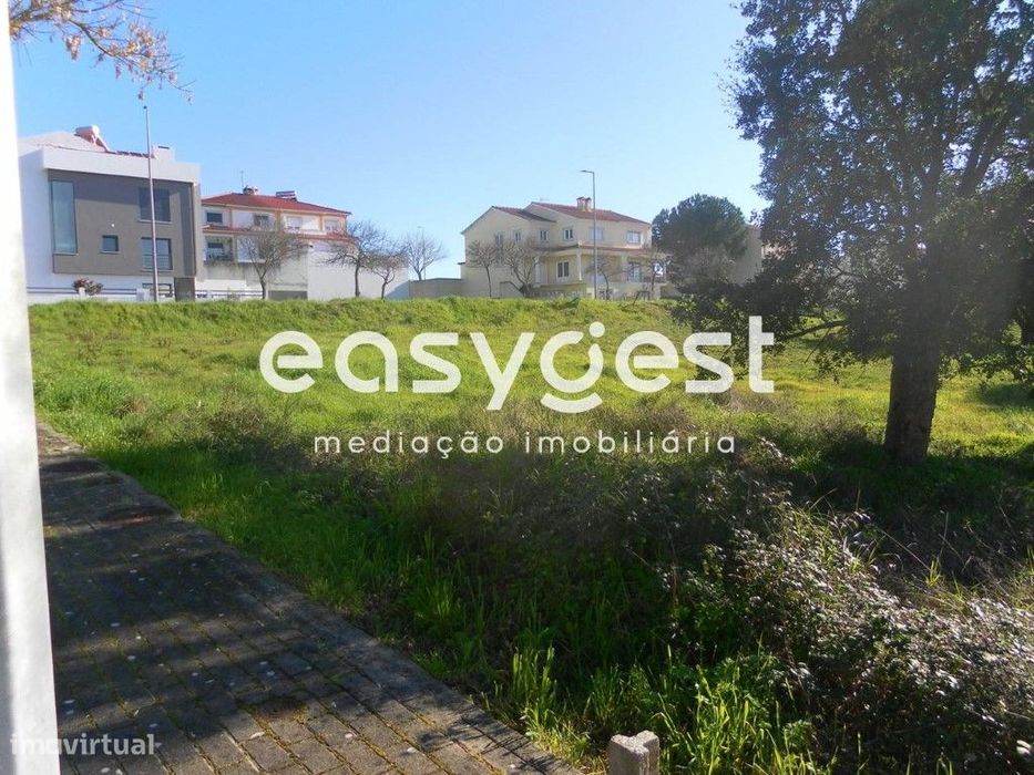 Lote de terreno urbano com 253m2 para moradia - Entroncamento