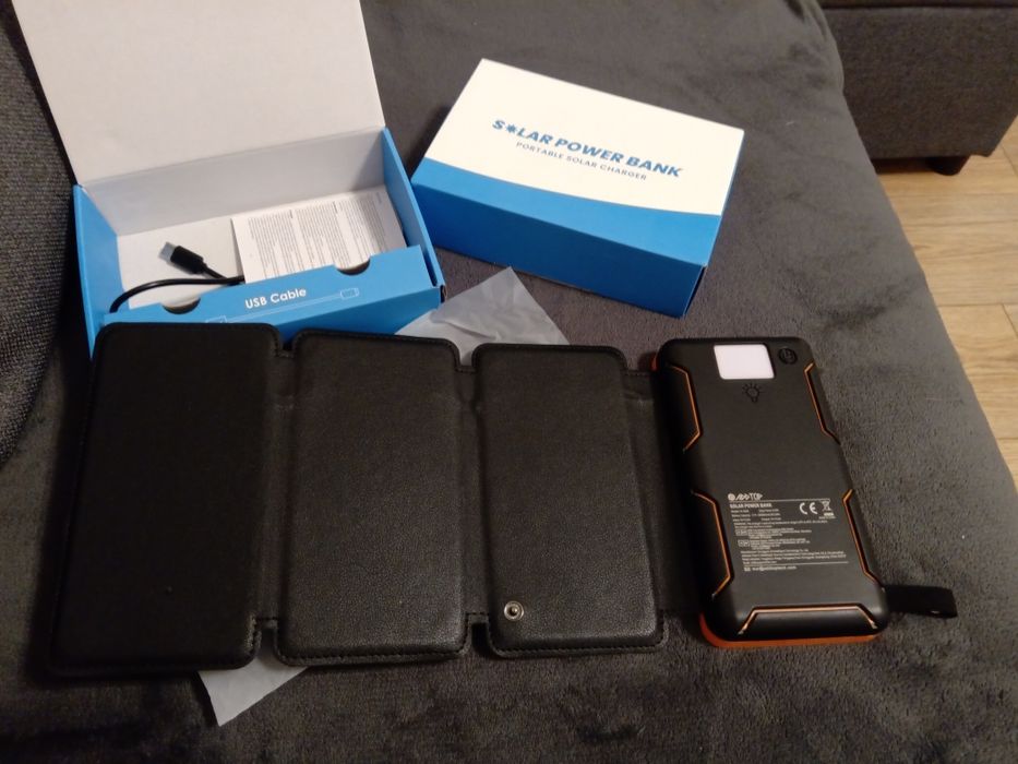 A ADDTOP Przenośny Solarny Powerbank 25000mAh, 4 Panele Słoneczne, 2 w