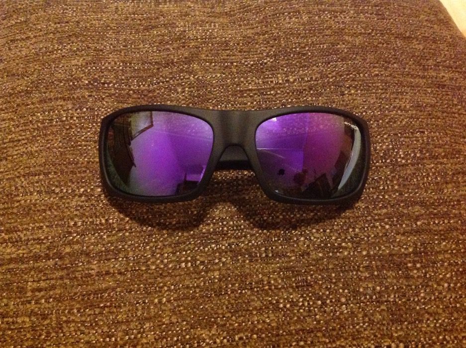 Óculos sol Arnette preço fixo acresce portes de envio.