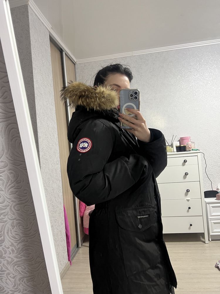 Жіночий пуховик Canada Goose