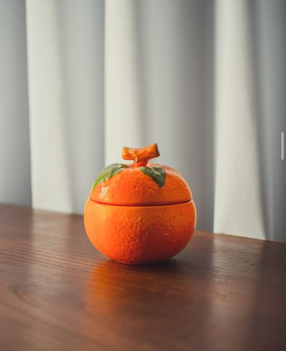 Pote laranja em ceramica