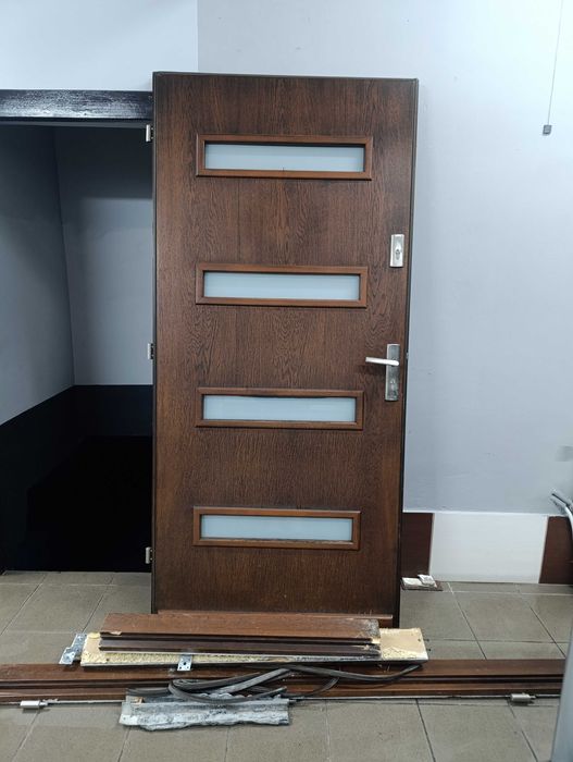 Drzwi zewnętrzne dębowe