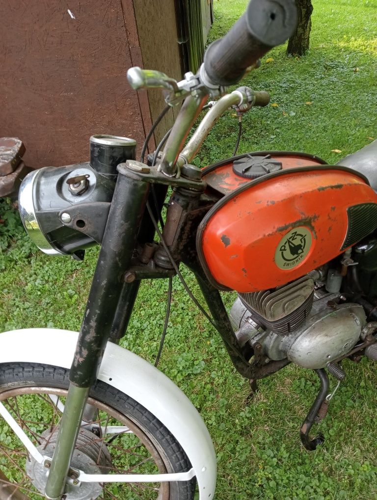 Stary motocykl WSK 125