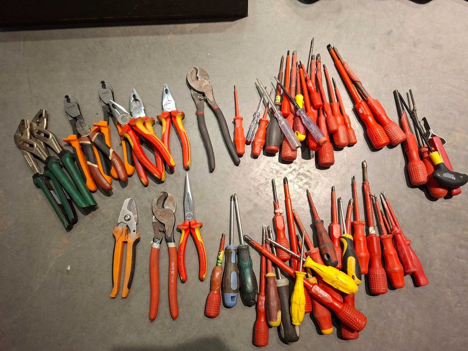 Zestaw narzędzi 70 szt, szczypce, obcinaki, śrubokręty, klucze, Knipex