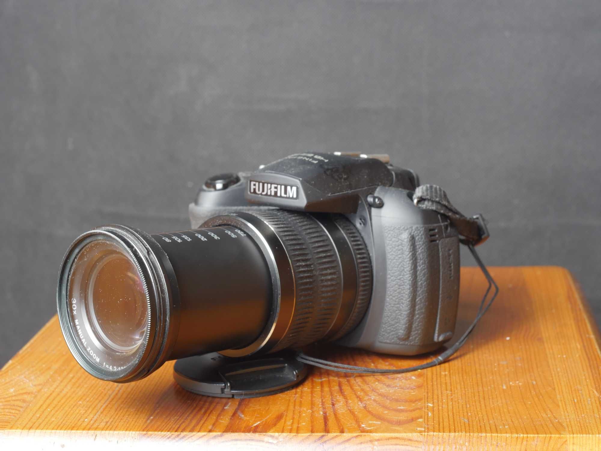 Fujifilm FinePix HS25 EXR i dodatki
