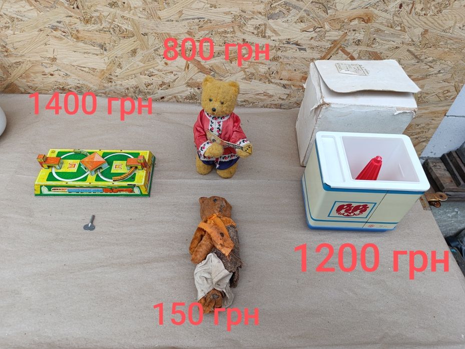 Советская механическая заводная игрушка медведь с балалайкой СССР