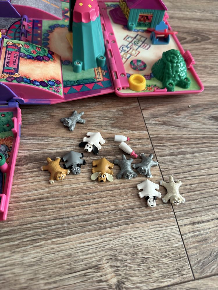 1995 Galoob Pound Puppies Van Bus Circus Playground Playset