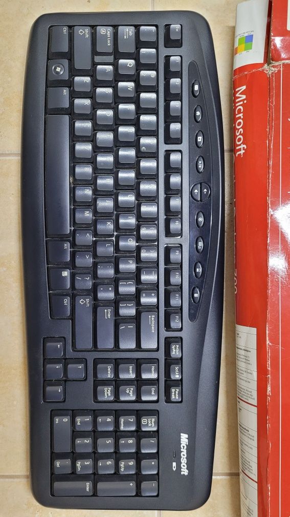 Microsoft Wireless Optical Desktop 700 v2.0