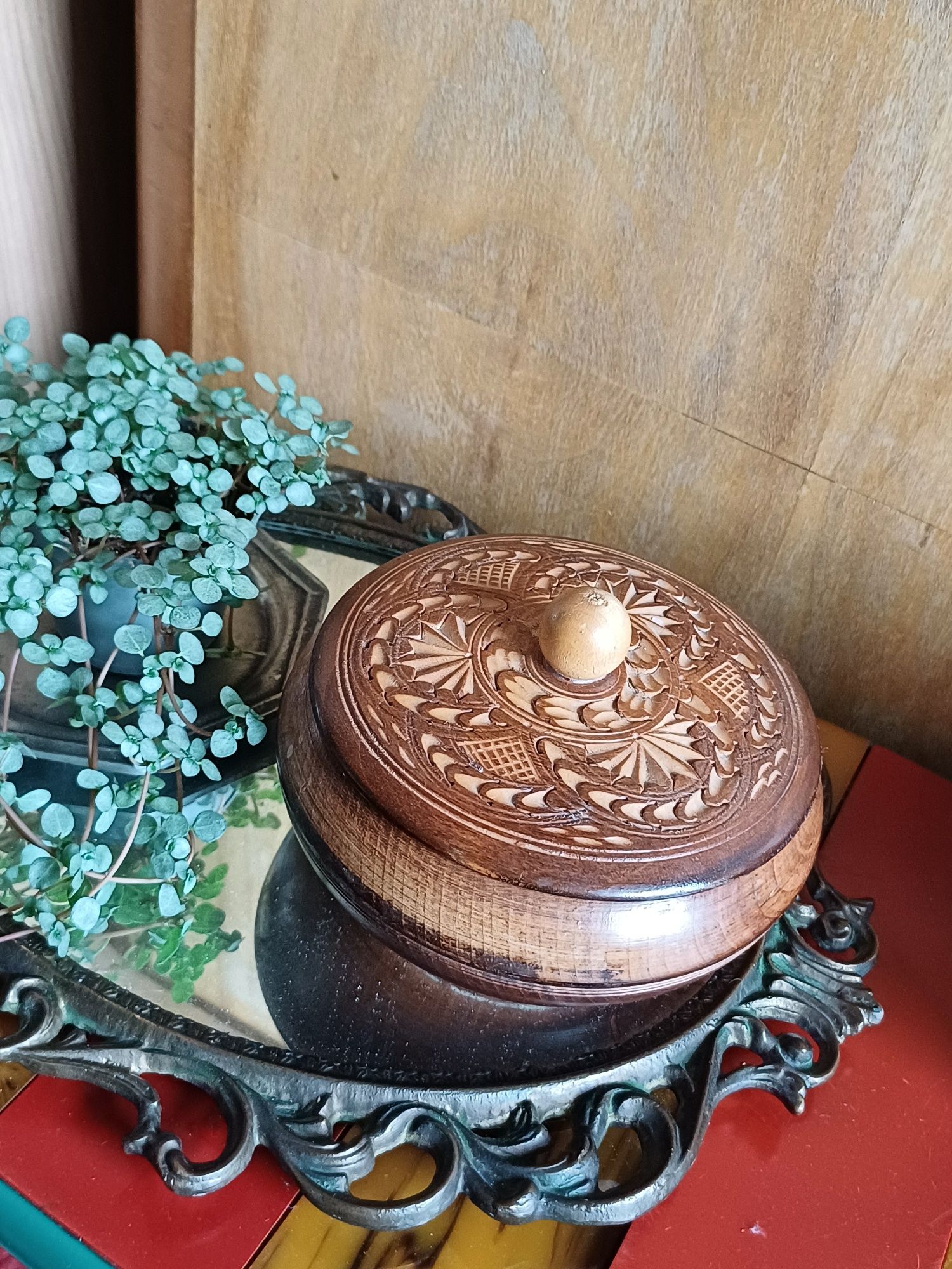 Drewniane puzderko szkatułka drewniana rzeźbiona vintage