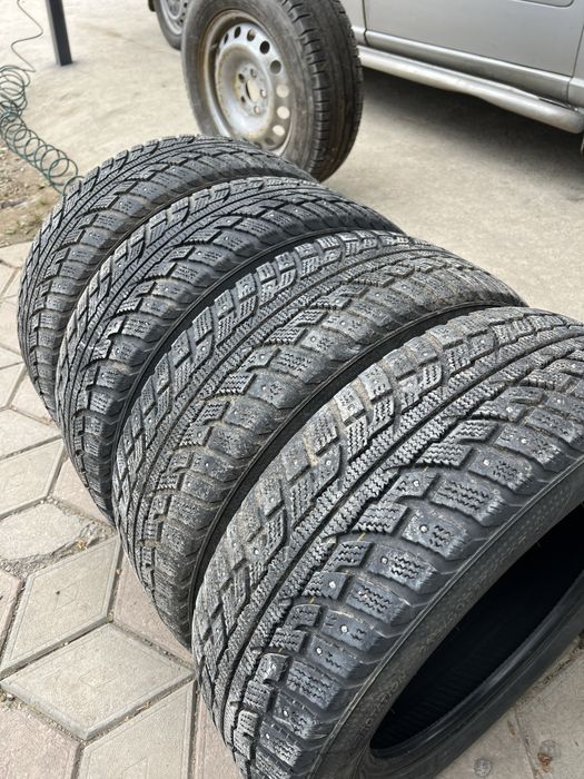 Шини 215 60 р17r17  кумхо шиповка резина колеса
