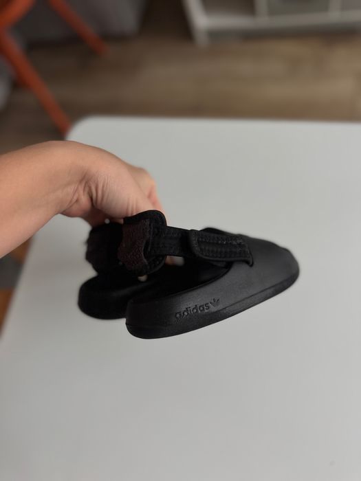 Пантолети adidas дитячі 25 р.