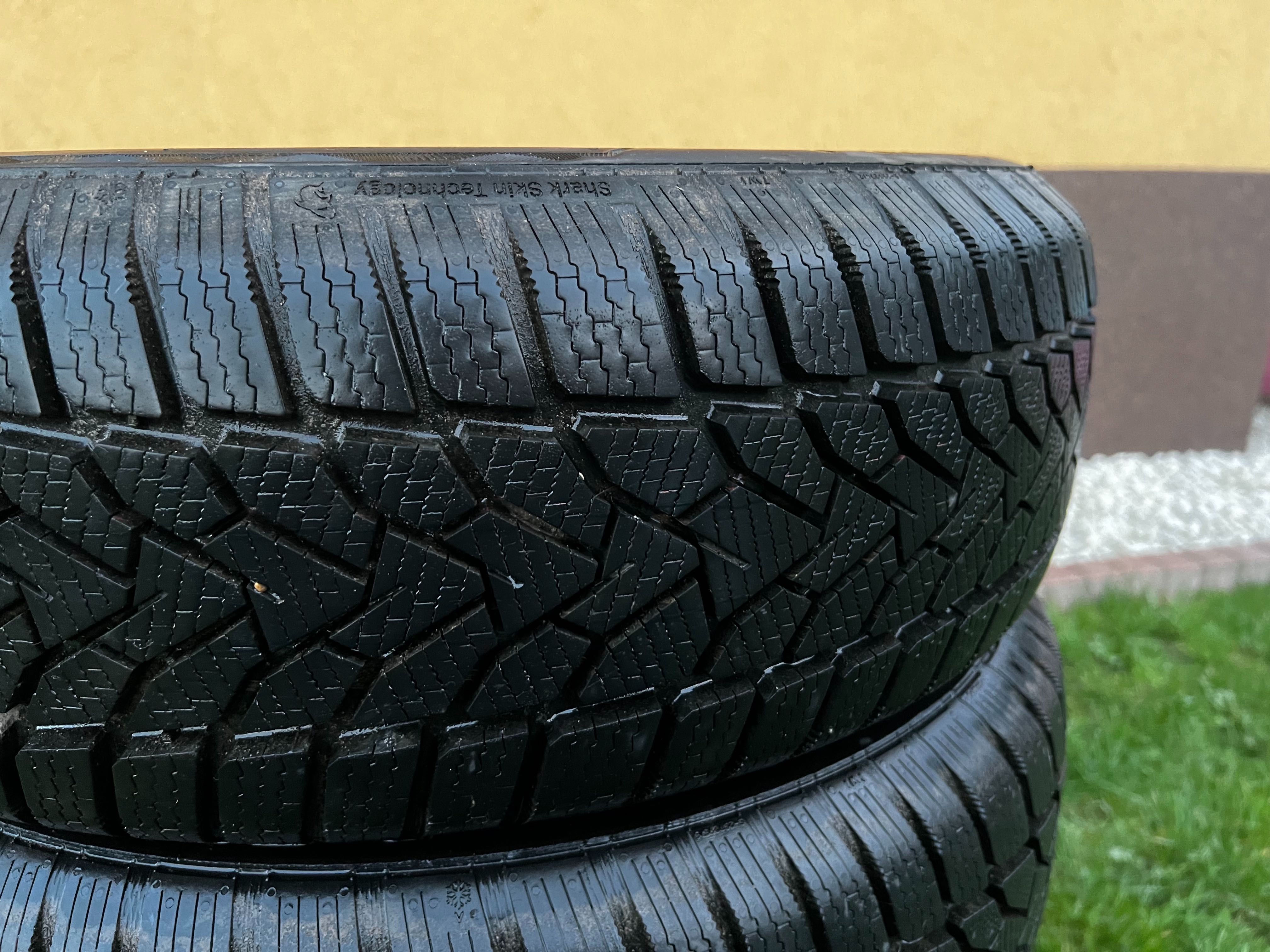 Opony zimowe UNIROYAL 195/65 r15. Praktycznie nowe. Użyte przez 3 mies