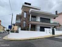 Moradia V 4 com excelentes acabamentos ,garagem para 2 viaturas
73...