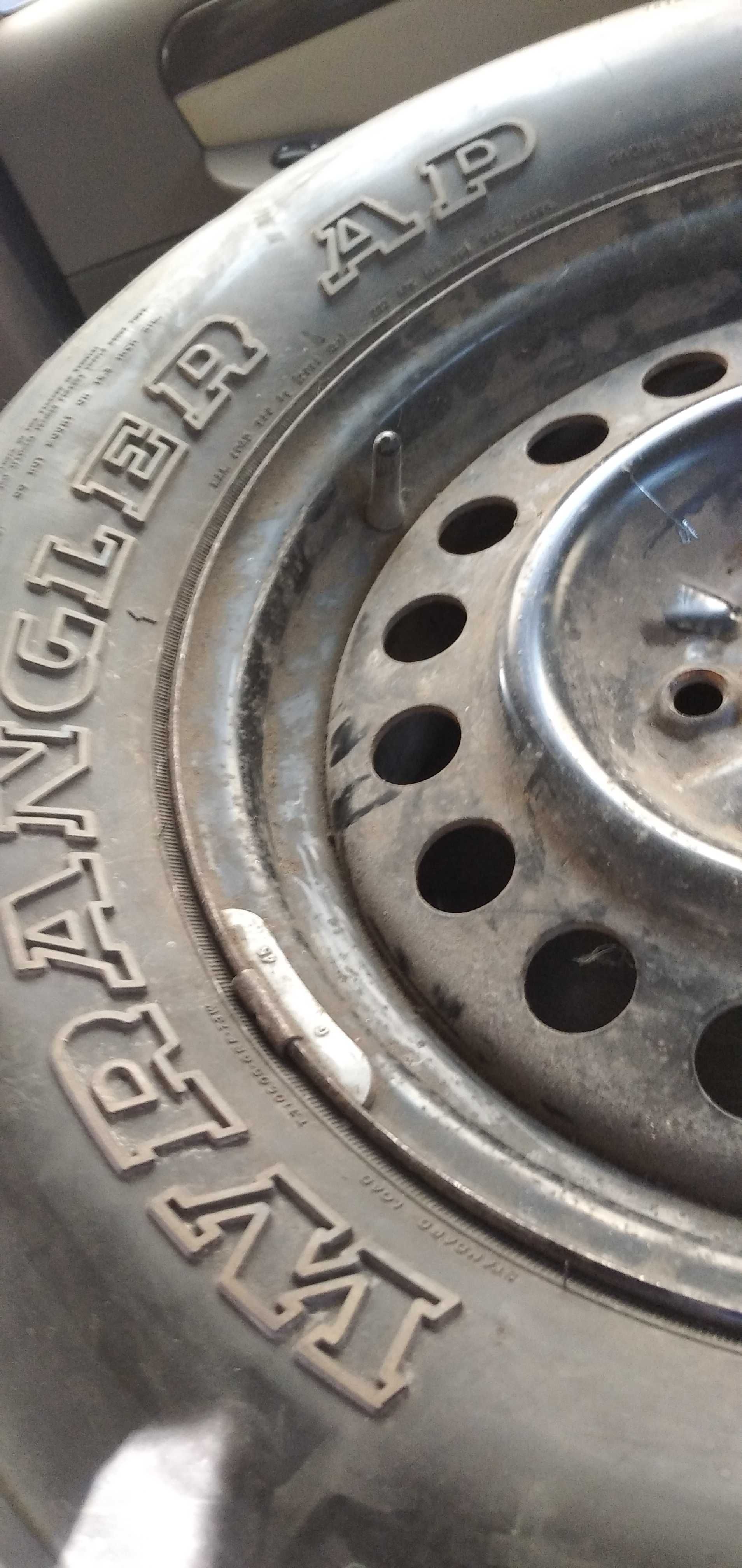 Продам запаску goodyear wrangler 245 70 r16 кріплення 5x114.3