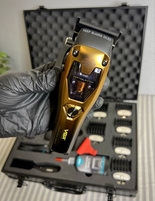 Машинка для стрижки VGR V-668 | Потужна, професійна, 6 насадок, кейс