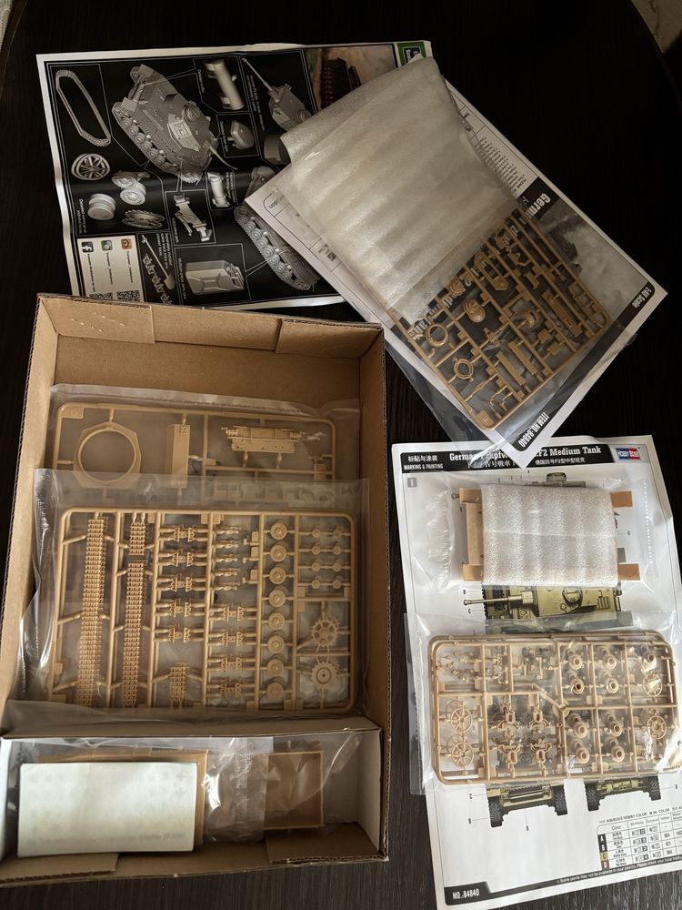 Збірна модель 1/48 Німецький середній танк Pzkpfw IV Ausf.F2 HobbyBoss