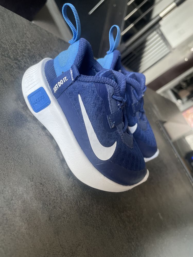 Buty nike chłopiec jak nowe 21