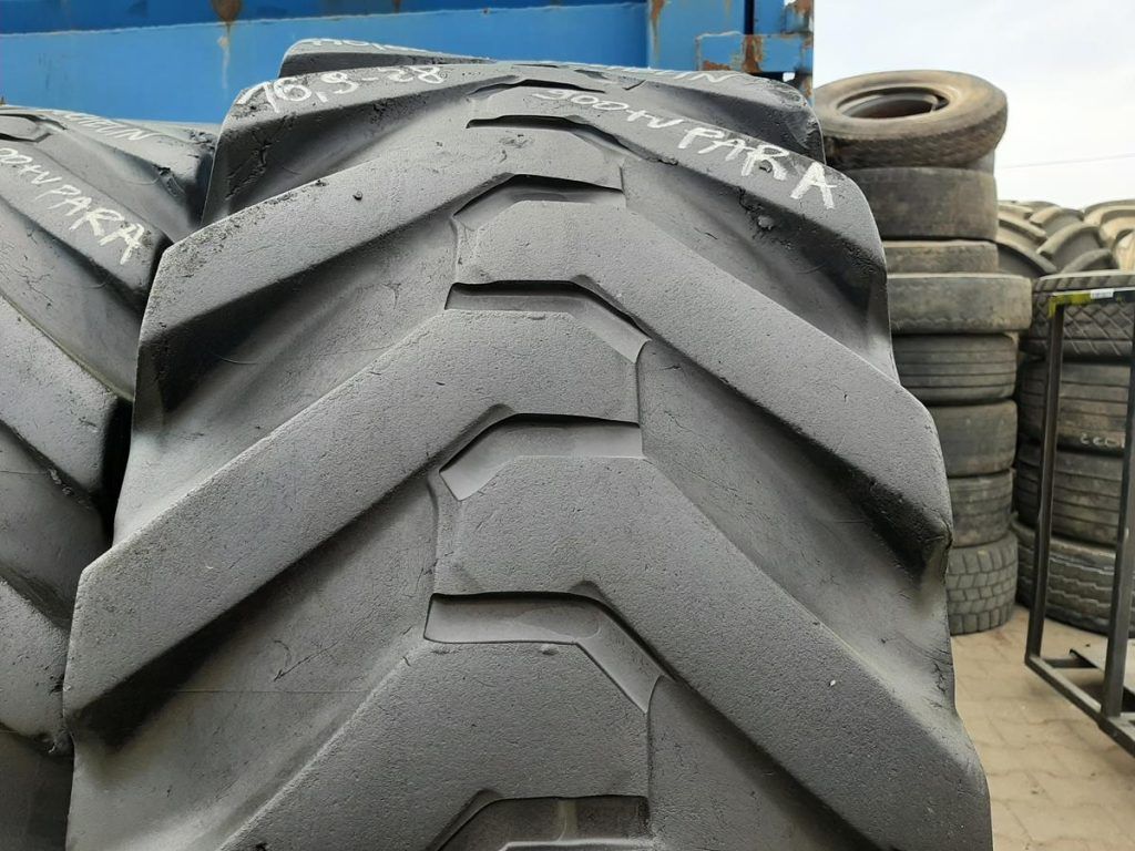 2x Opona używana przemysłowa 16.9-24 ; 440/80-28 MICHELIN 450zł W4376