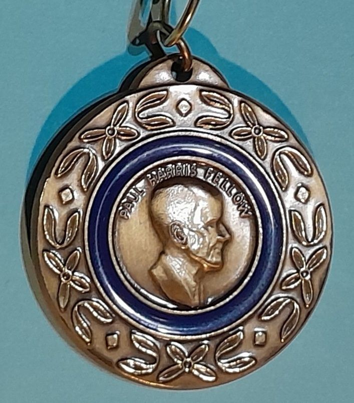 Conjunto medalha em bronze e pin Rotary International com caixa