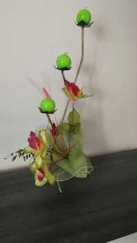 Świecznik metalowy z kwiatami wysoki 60 cm