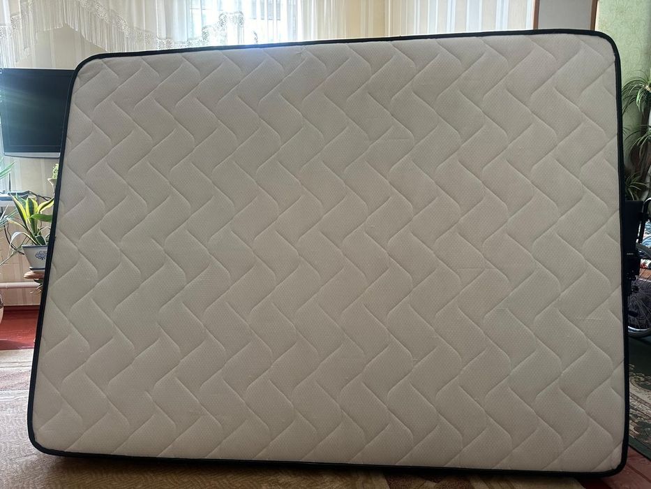 Матрац на двоспальне ліжко