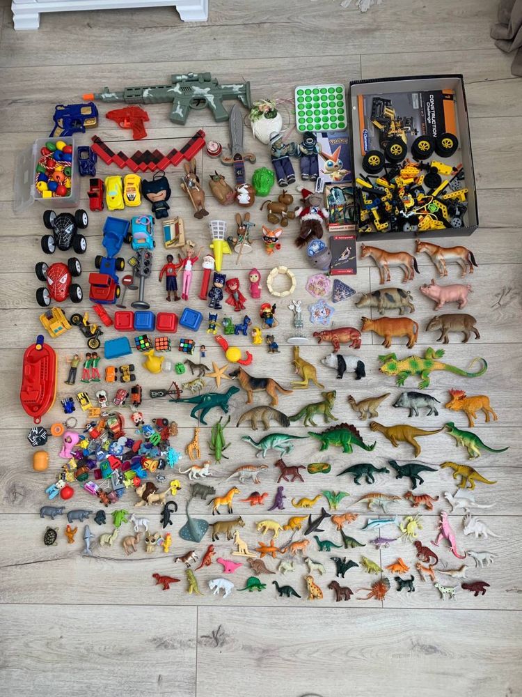 Іграшки,машинки,звірі,кіндер,солдати,лего,лот,динозаври,щенячий патрул