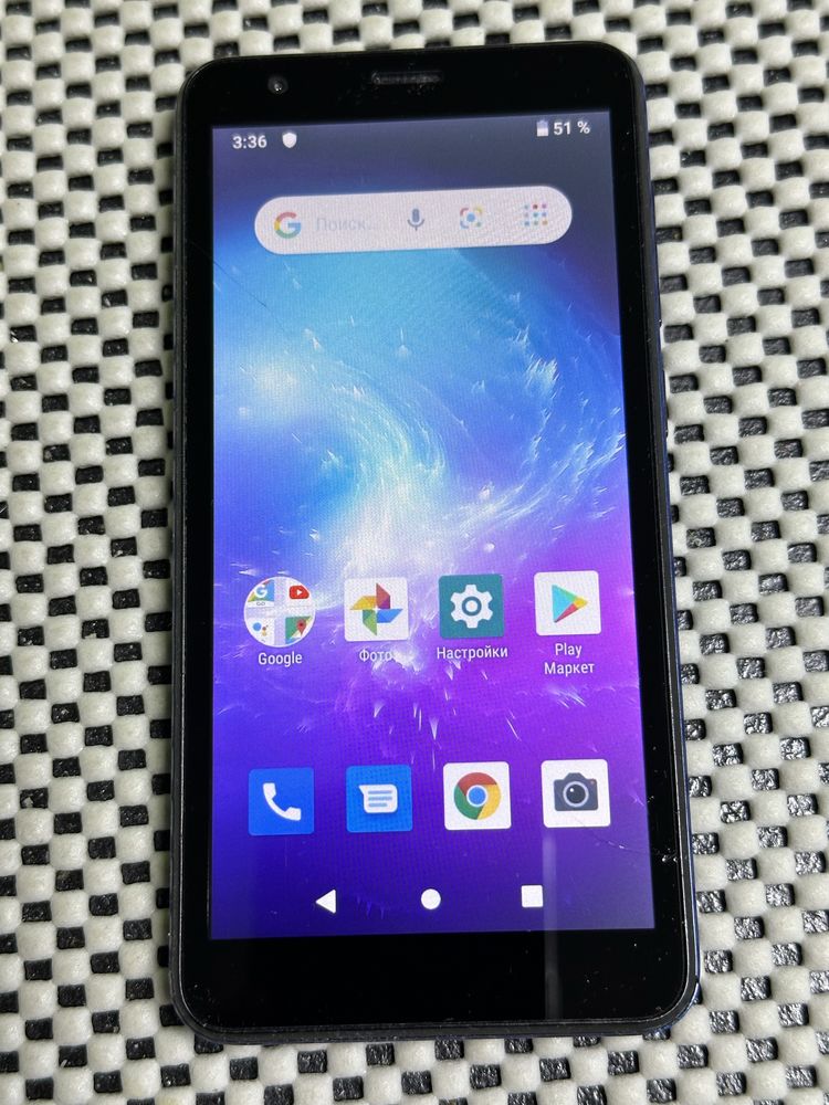 ZTE Blade L8 1/16 Трещина на экране.