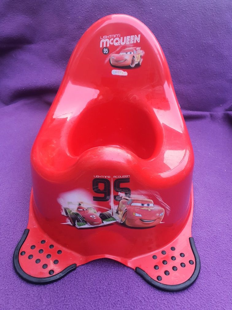 Nocnik McQueen ..