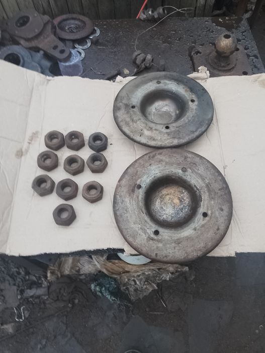Шпильки, шпільки, гайки, ліві, праві ступиці ЗІЛ прицепа гкб 817-819