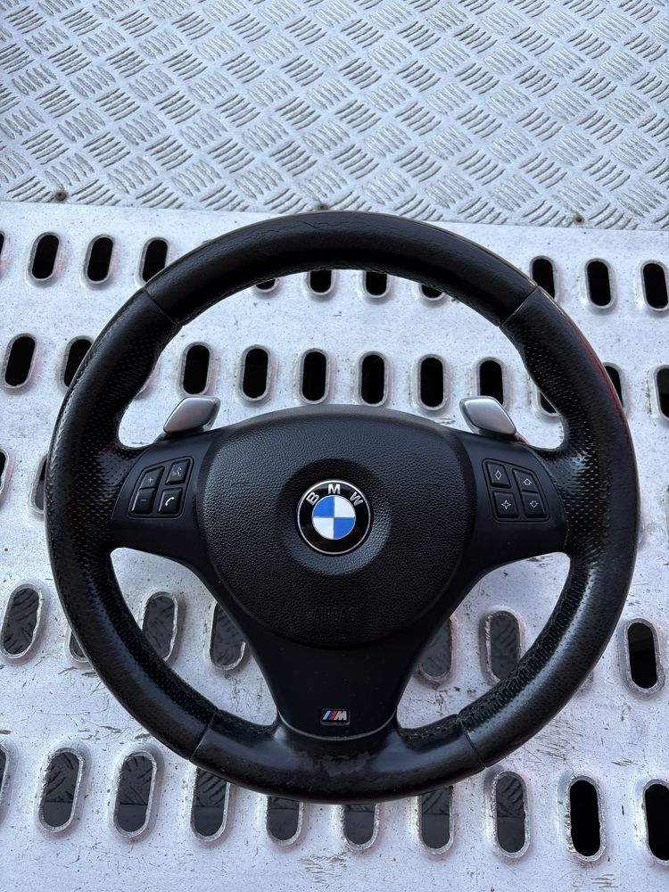 Kierownica m pakiet z łopatkami bmw e90 e91 e92 e93 e87 e82 e81 e88