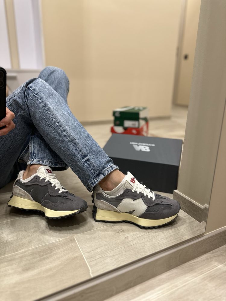 Жіночі оригінальні кросівки New Balance U327WRF