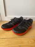 Sapatilhas Adidas pretas e laranjas