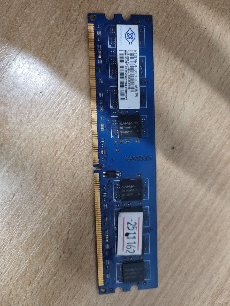 ОЗУ Nanya DDR2 1Gb 667MHz PC2 5300U 2R8 CL5 (NT1GT64U8HB0BY-3C)