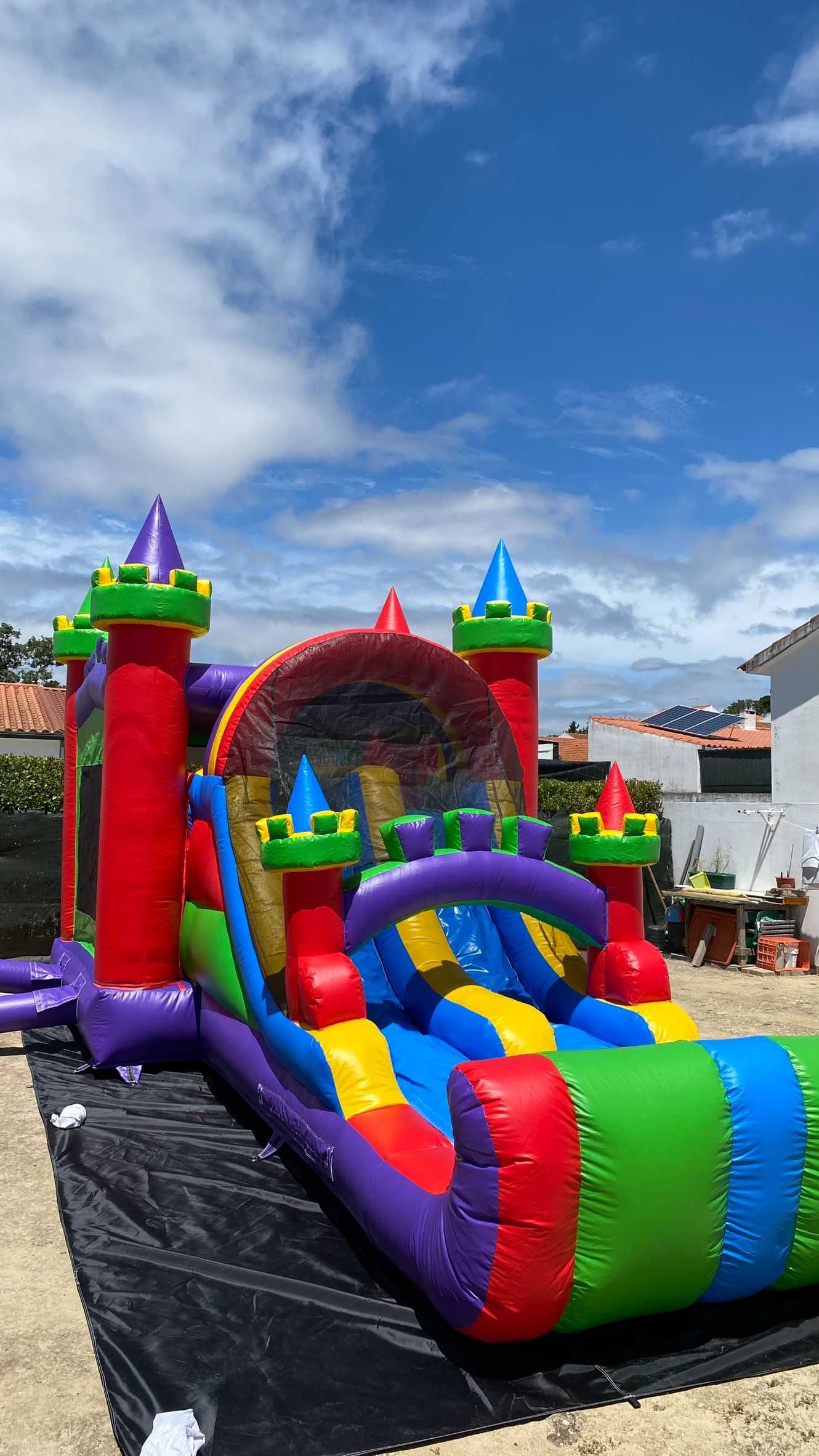Castelo Insuflável Gigante - Aluguer