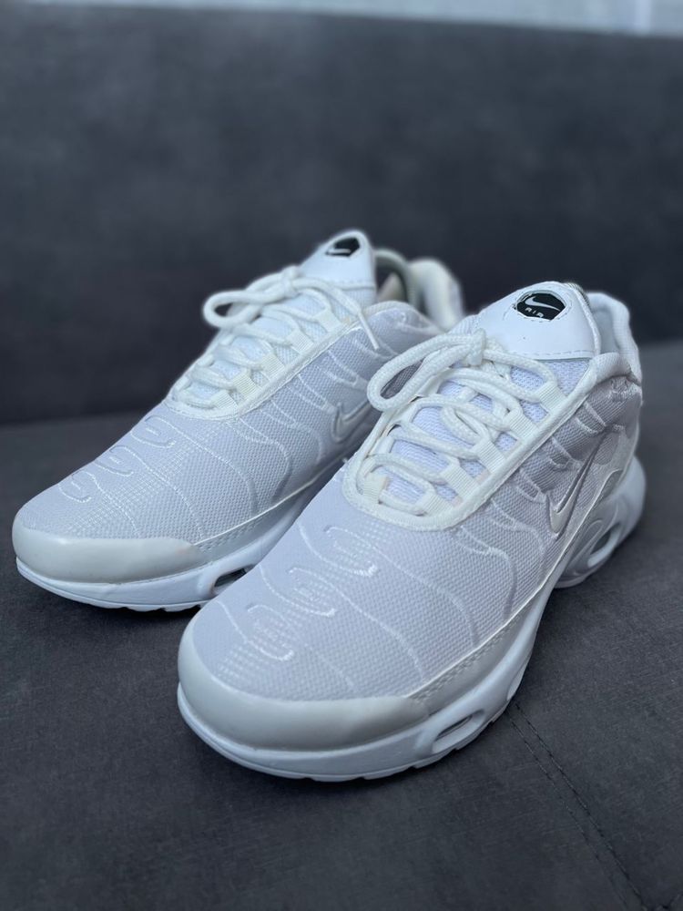 Nike Air Max plus white