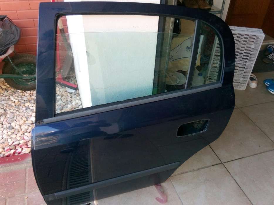 Porta traseira esquerda opel Astra g