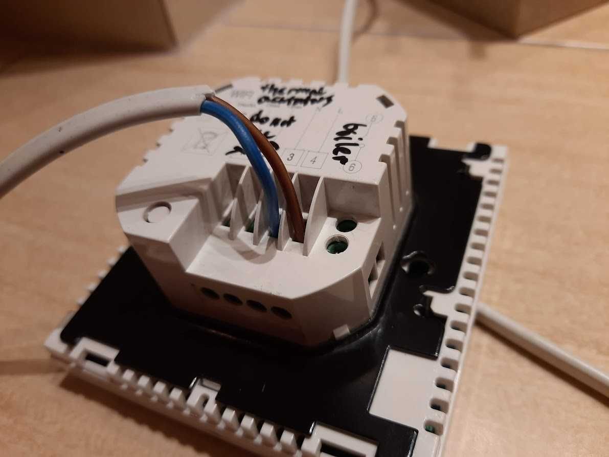 Termostat BOT-313 WiFi współpracuje ze smartphone