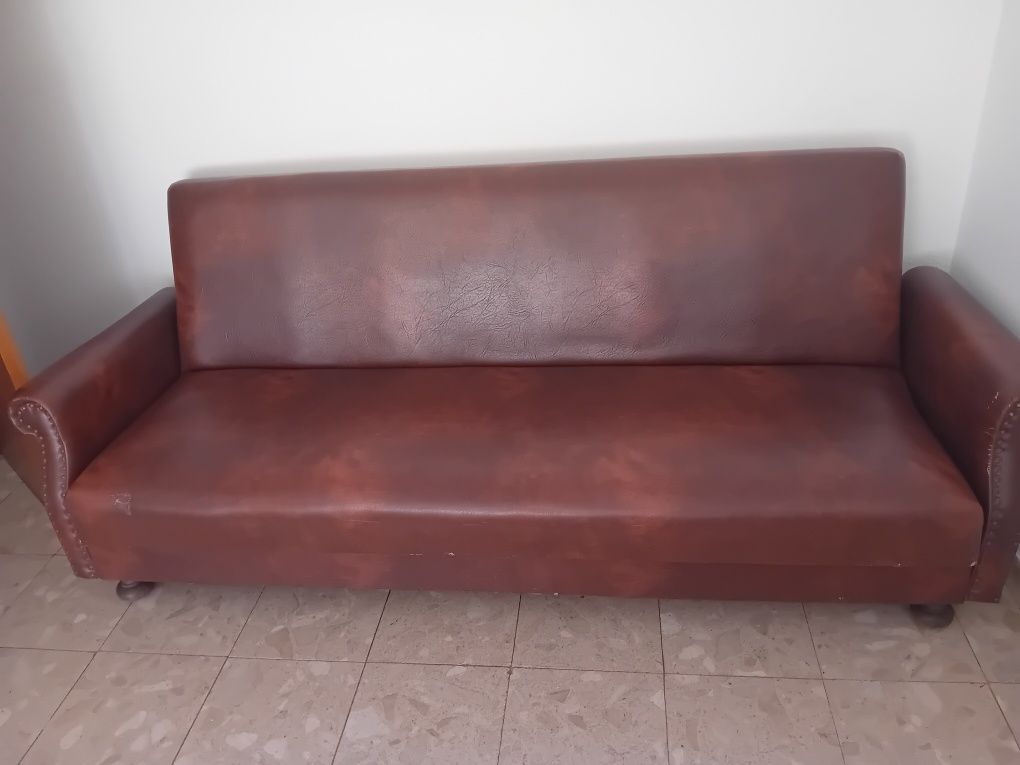 Sofá de couro seme novo