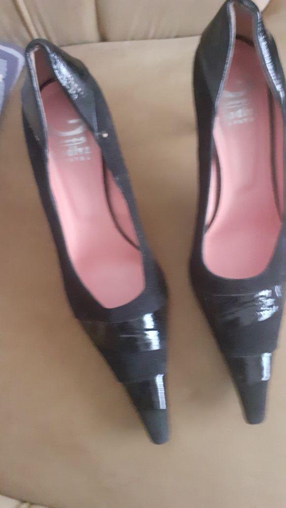 Sapatos de toilette  pretos de camurça  e verniz n36 salto fino 8cm