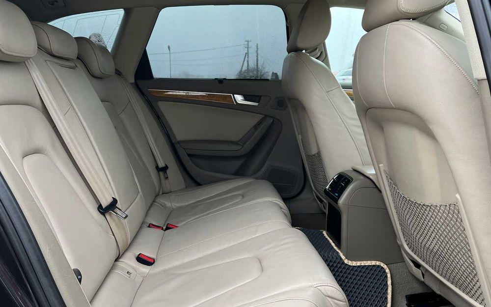 Audi A4  2010 рік