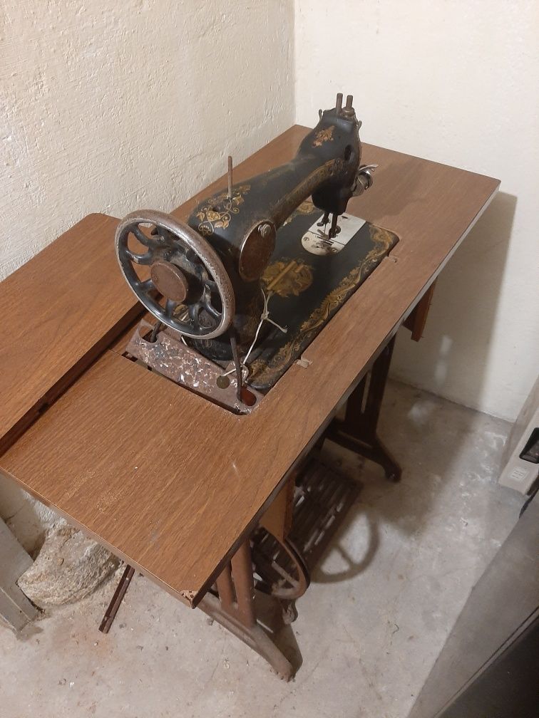 Máquina costura antiga Singer