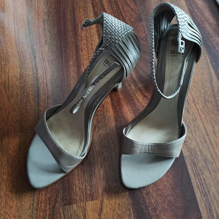 Buty na obcasie kolor cappuccino