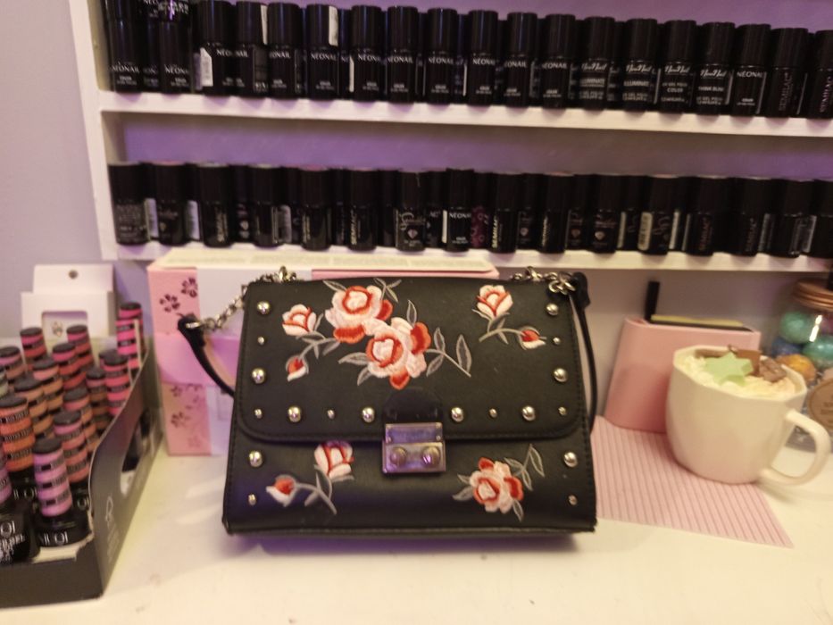 Stradivarius torebka czarna haft w kwiaty piękna