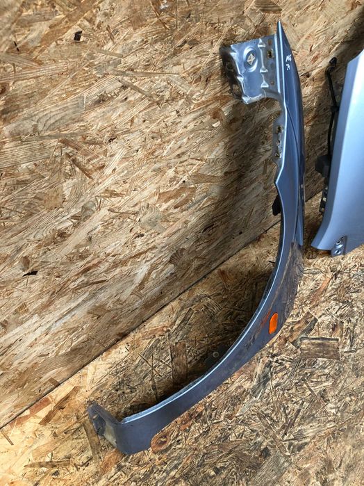 Błotnik przedni lewy prawy Ford fiesta mk6 kolor j4
