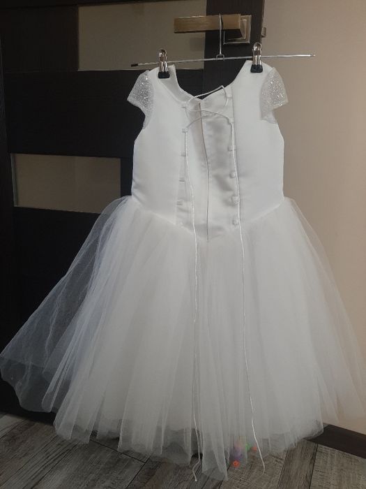 Біле пишне плаття, сніжинка