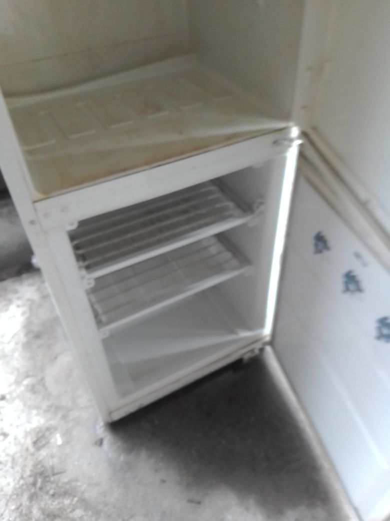 Продам холодильник 1500 гр