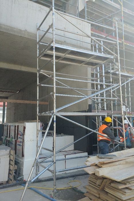 Rusztowania aluminiowe przejezdne jezdne wynajem od 7 zł za metr.