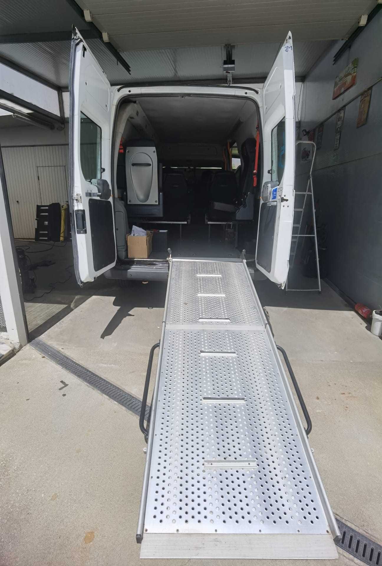 Ford Transit 9 lugares rampa deficientes